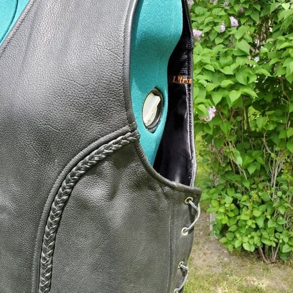 0742. NEW!!!! Genuine Leather Riding Vest in Black w/2 ~Concealed Carry Pockets - Picture 3 of 16